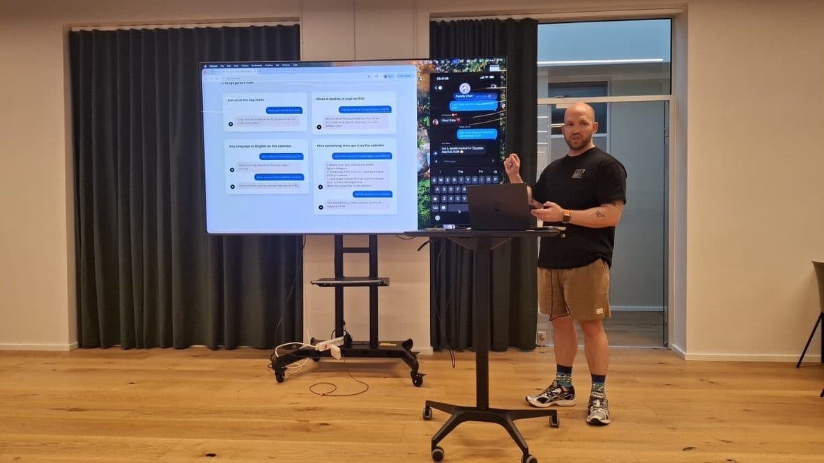 Dennis presenting an early version of Our Simo on screen at a hackathon in Copenhagen